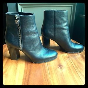 MICHAEL KORS BOOTIES BLACK SIZE 8